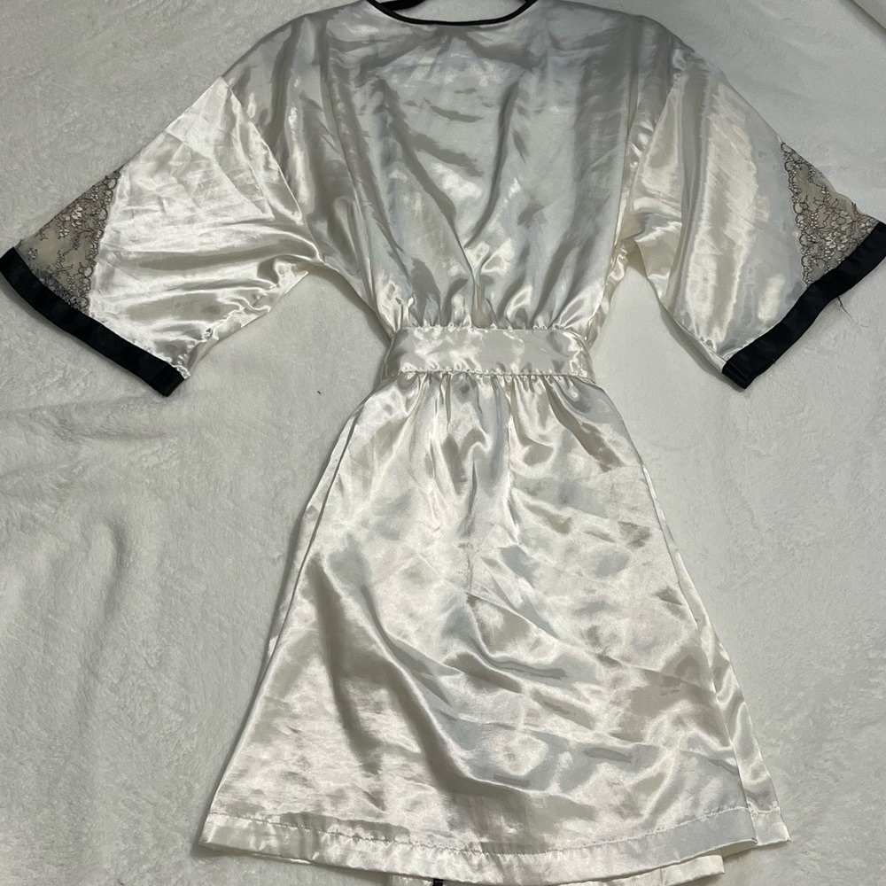 White Satin Robe - Picture 2 of 7